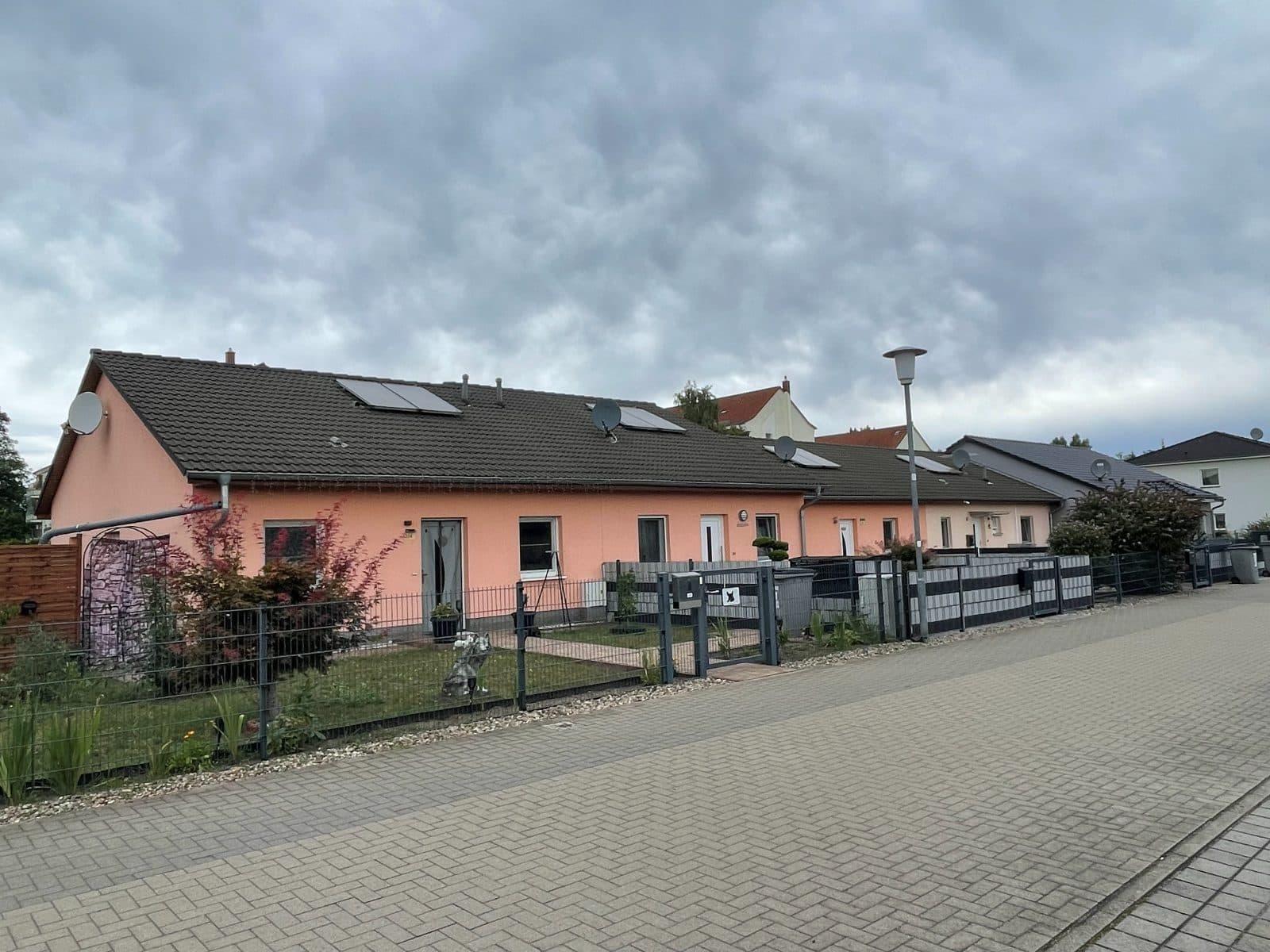 Neu gebaute Reihenhauszeile in Eisenhüttenstadt